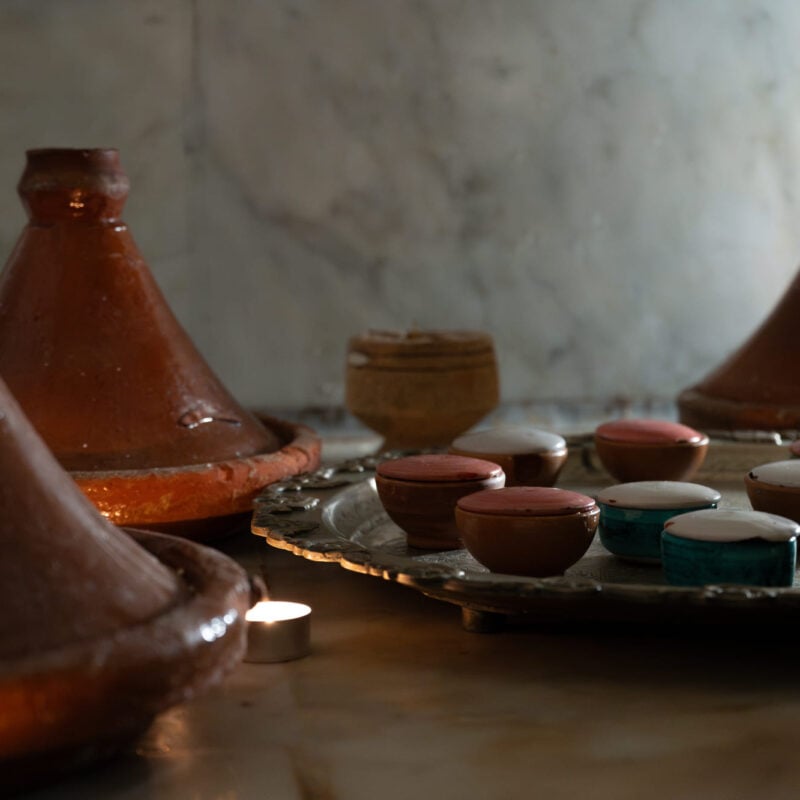 dettaglio di oggetti all'interno del bagno turco